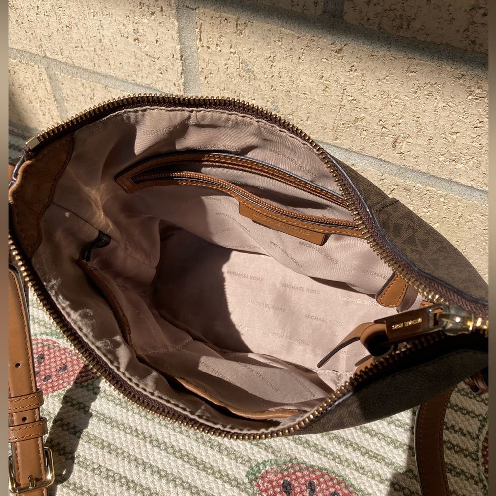 Michael Kors Brown Lupita Messenger Bucket Bag Crossbody Crescent Shape Purse - Picture 11 of 16